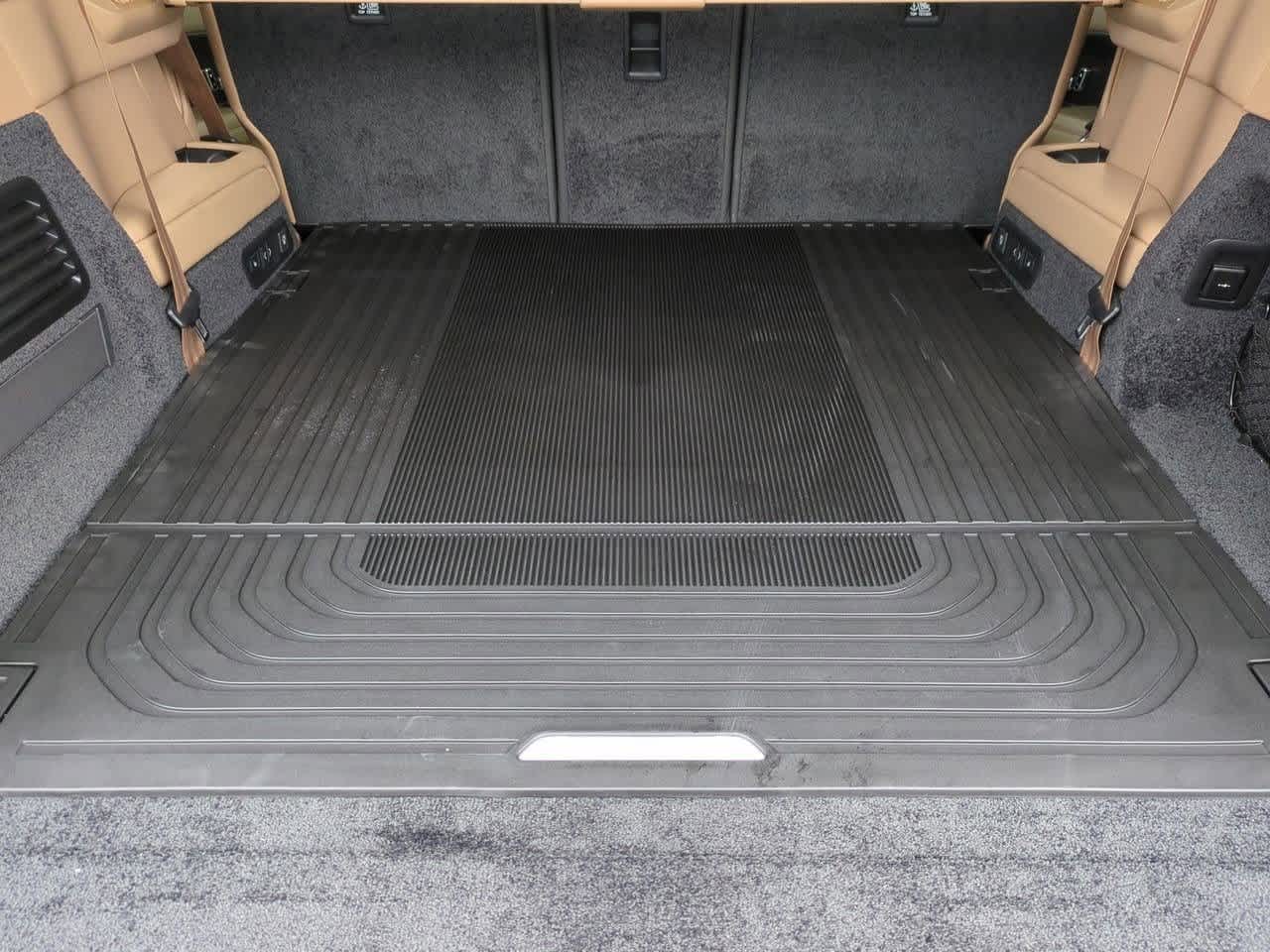 Thumbnail: 2025 Land Rover Range Rover - 36