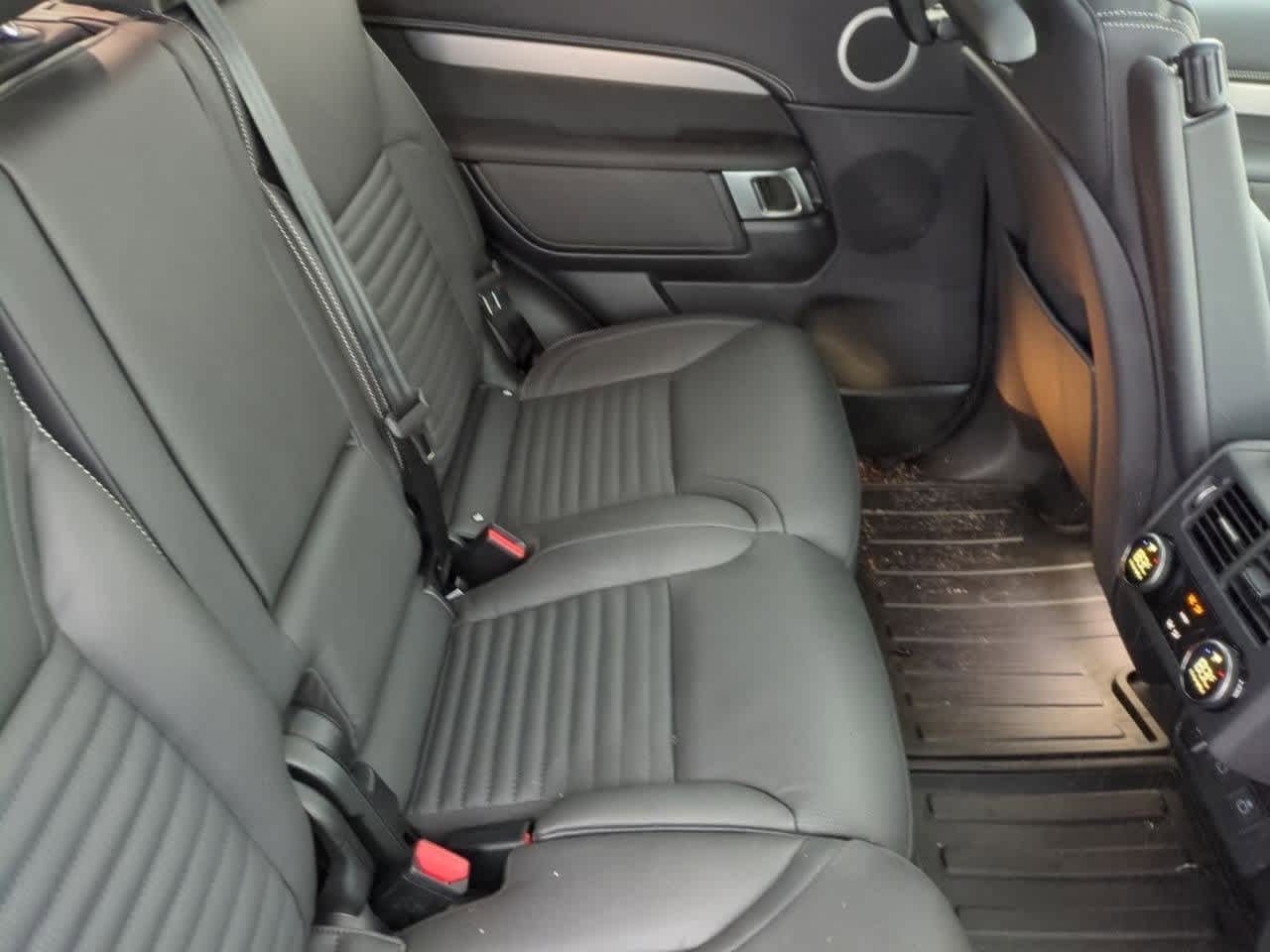 Thumbnail: 2026 Land Rover Discovery - 21