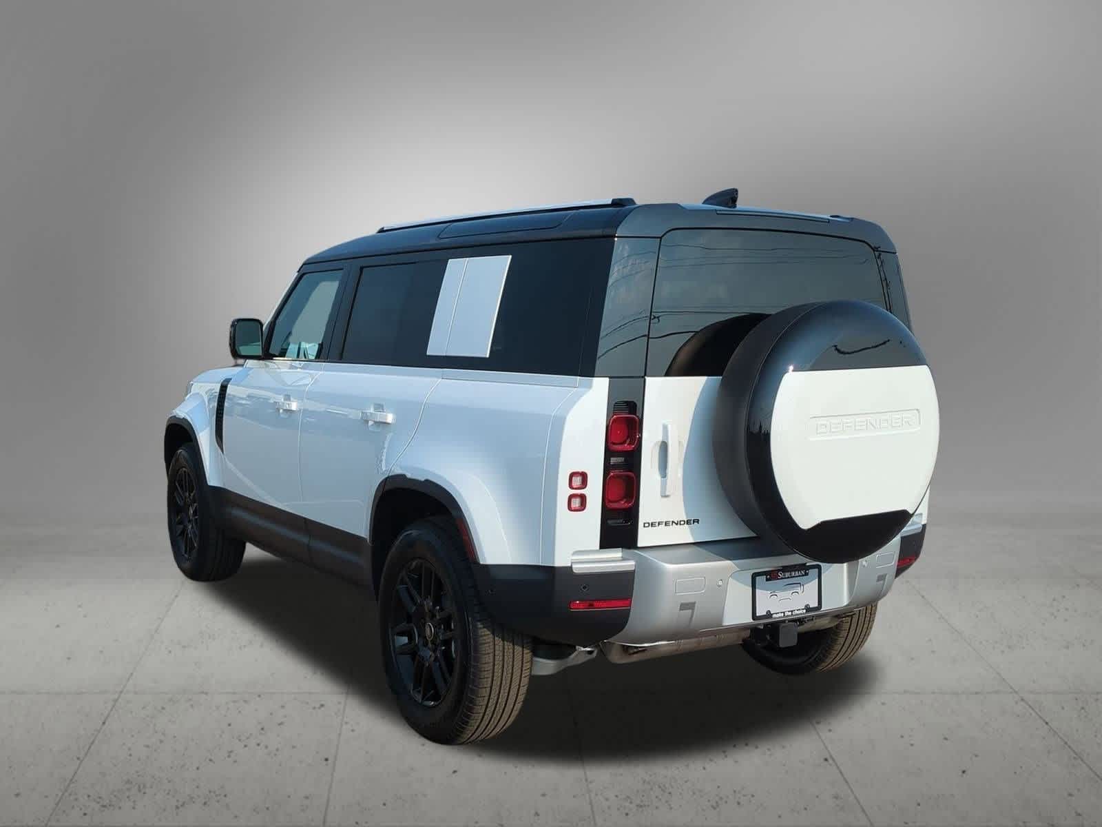 2025 Land Rover Defender 110 S photo 4