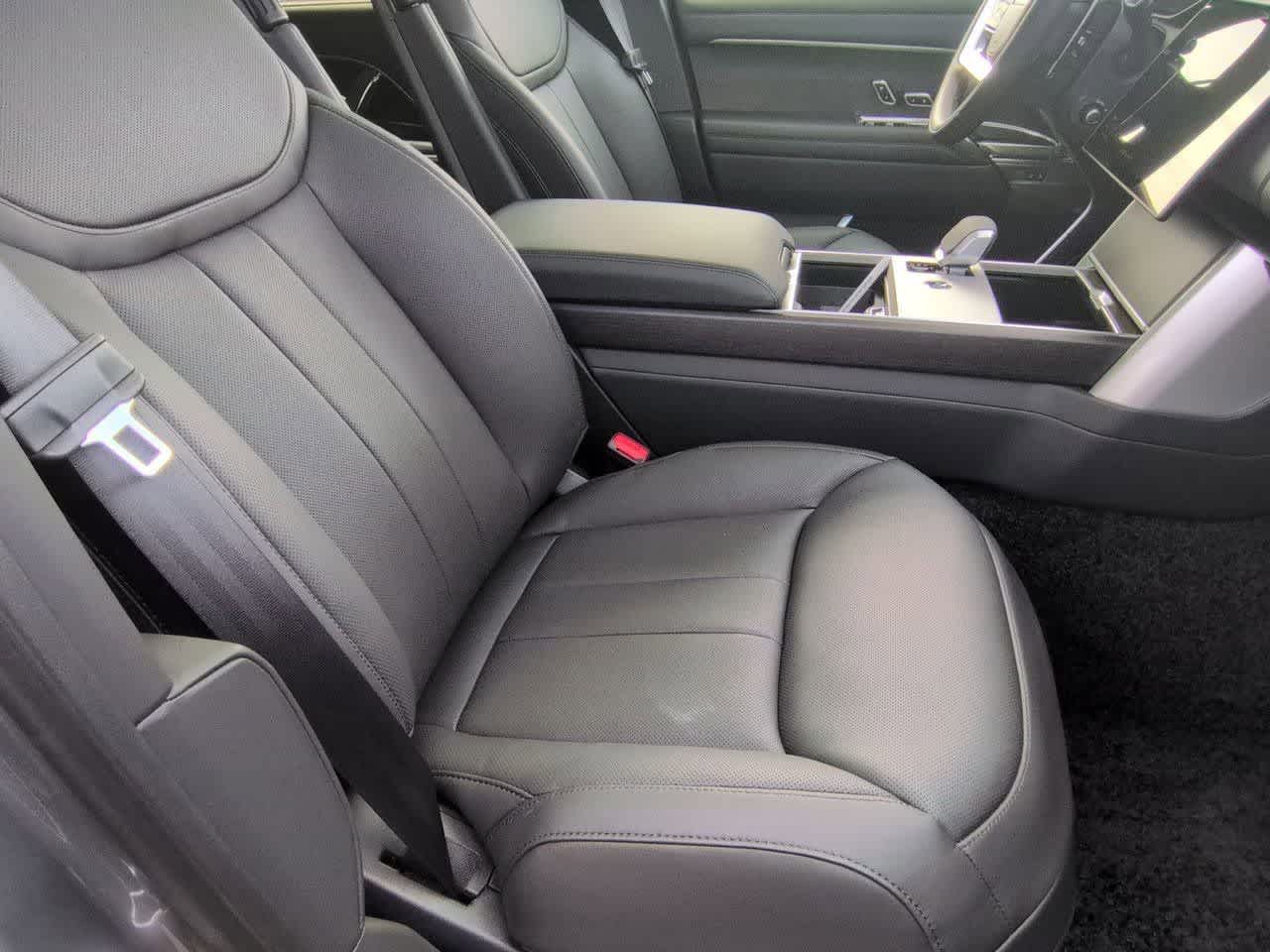 Thumbnail: 2026 Land Rover Range Rover - 24