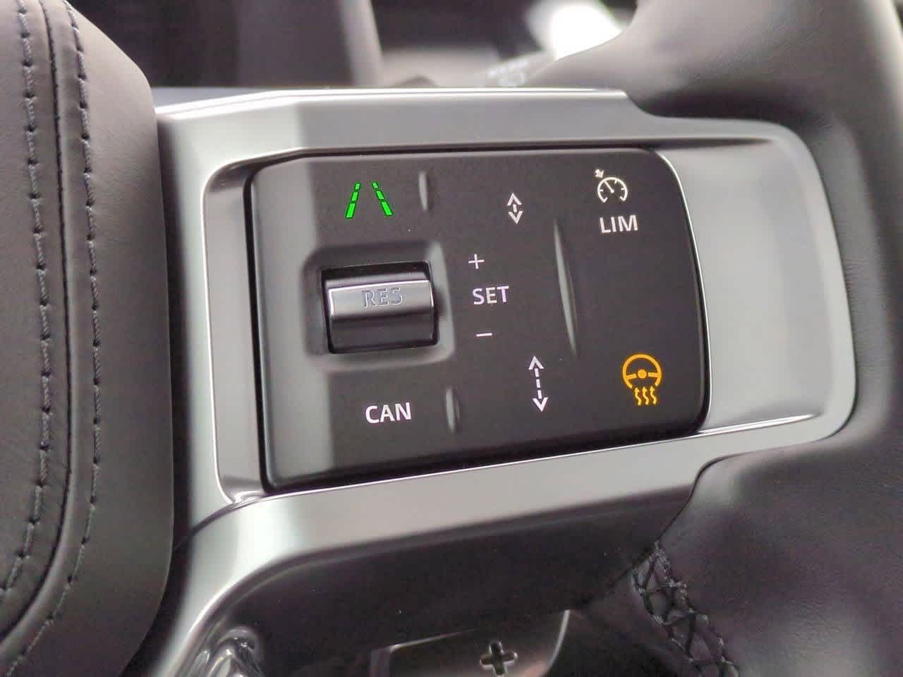 Thumbnail: 2026 Land Rover Discovery - 26