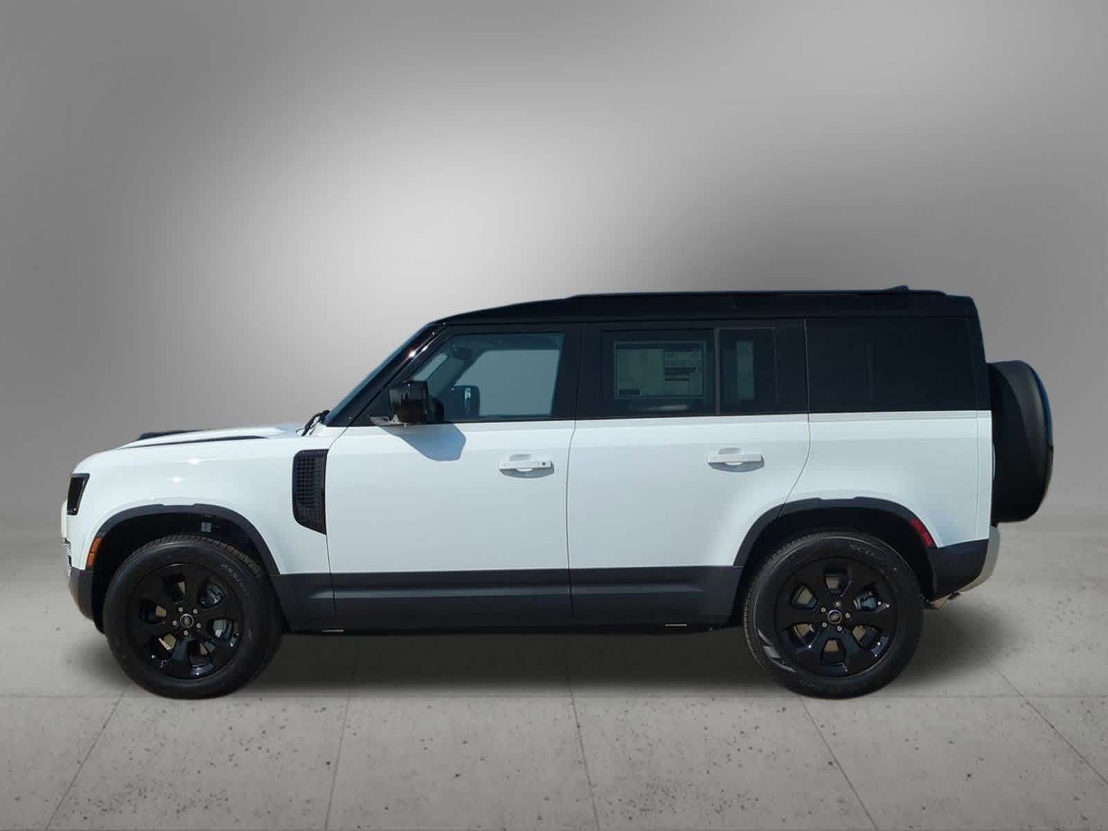 2025 Land Rover Defender 110 S photo 3