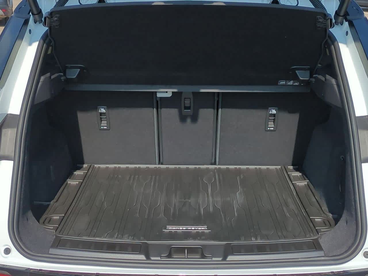 Thumbnail: 2025 Land Rover Range Rover Evoque - 34