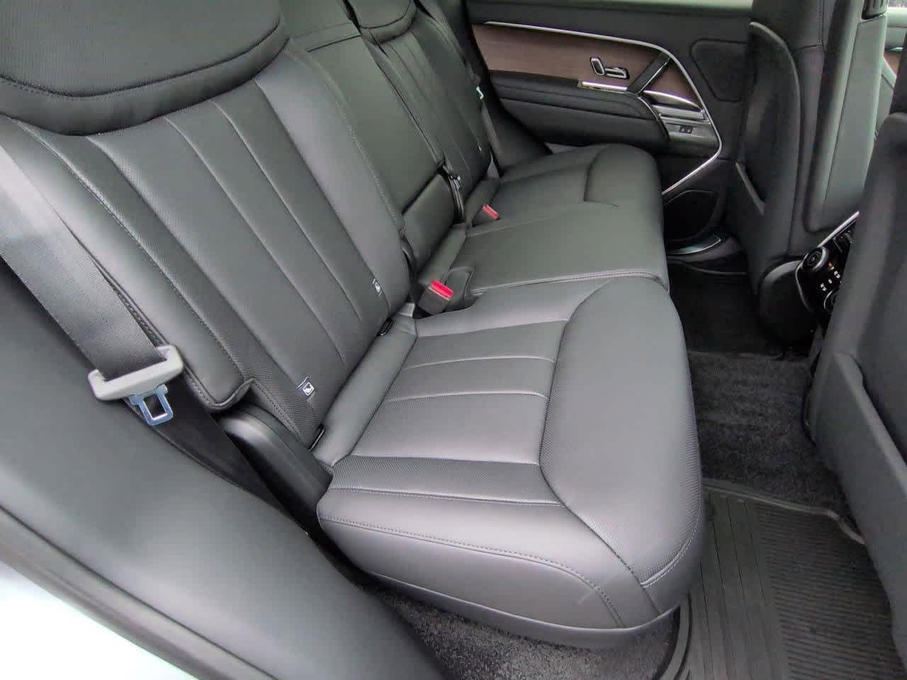 Thumbnail: 2026 Land Rover Range Rover - 21