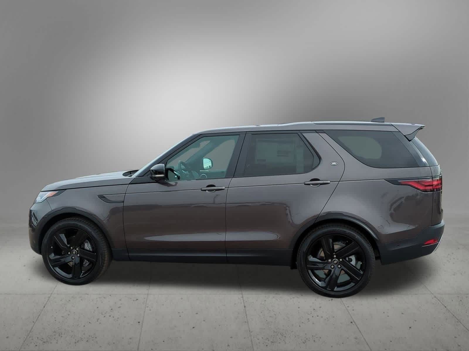 2025 Land Rover Discovery P300 S photo 3