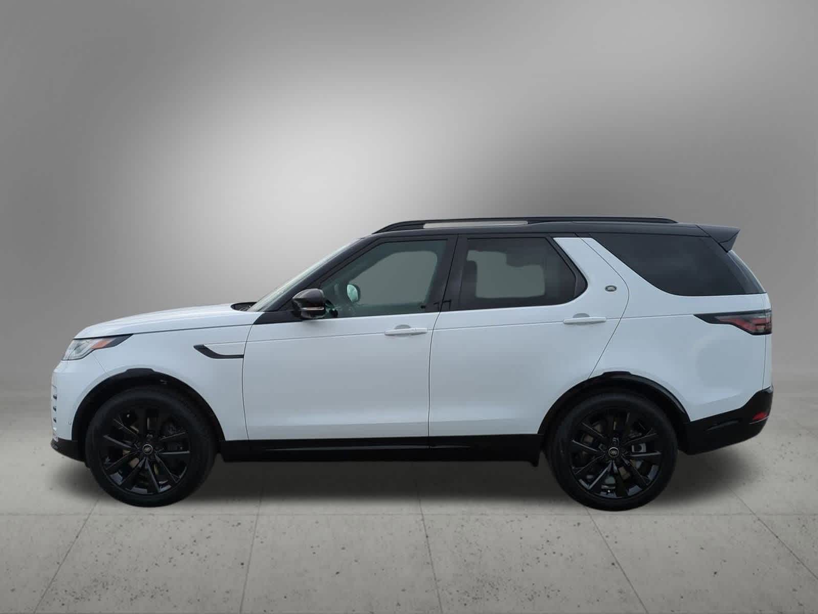 Thumbnail: 2026 Land Rover Discovery - 3