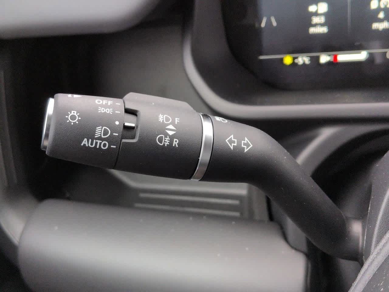 Thumbnail: 2025 Land Rover Defender - 28