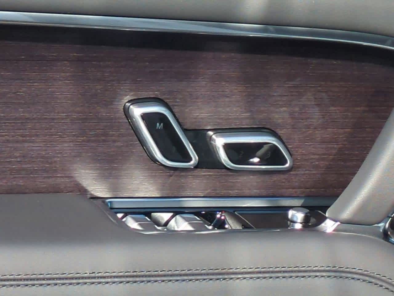 Thumbnail: 2025 Land Rover Range Rover - 16