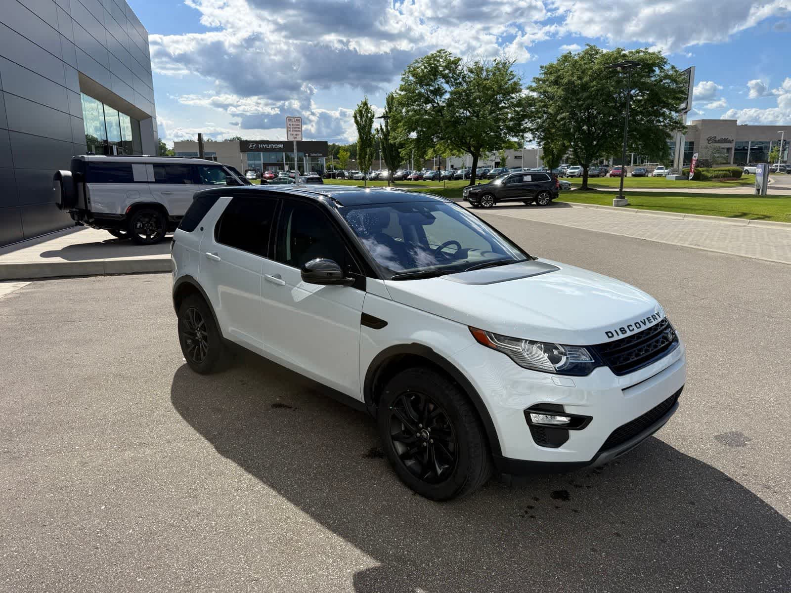 Thumbnail: 2019 Land Rover Discovery Sport - 7