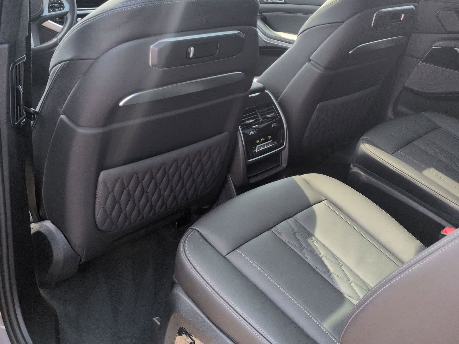 Thumbnail: 2024 BMW X7 - 17