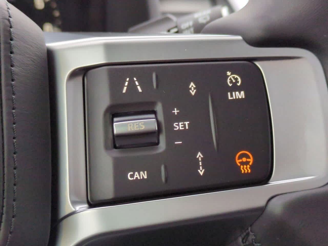 Thumbnail: 2026 Land Rover Discovery - 25