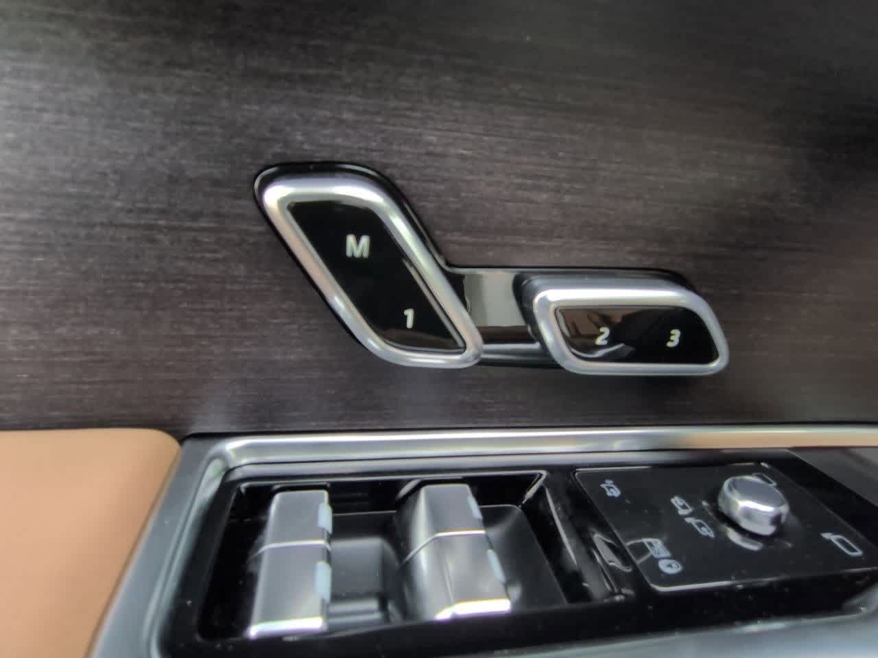 Thumbnail: 2026 Land Rover Range Rover - 17