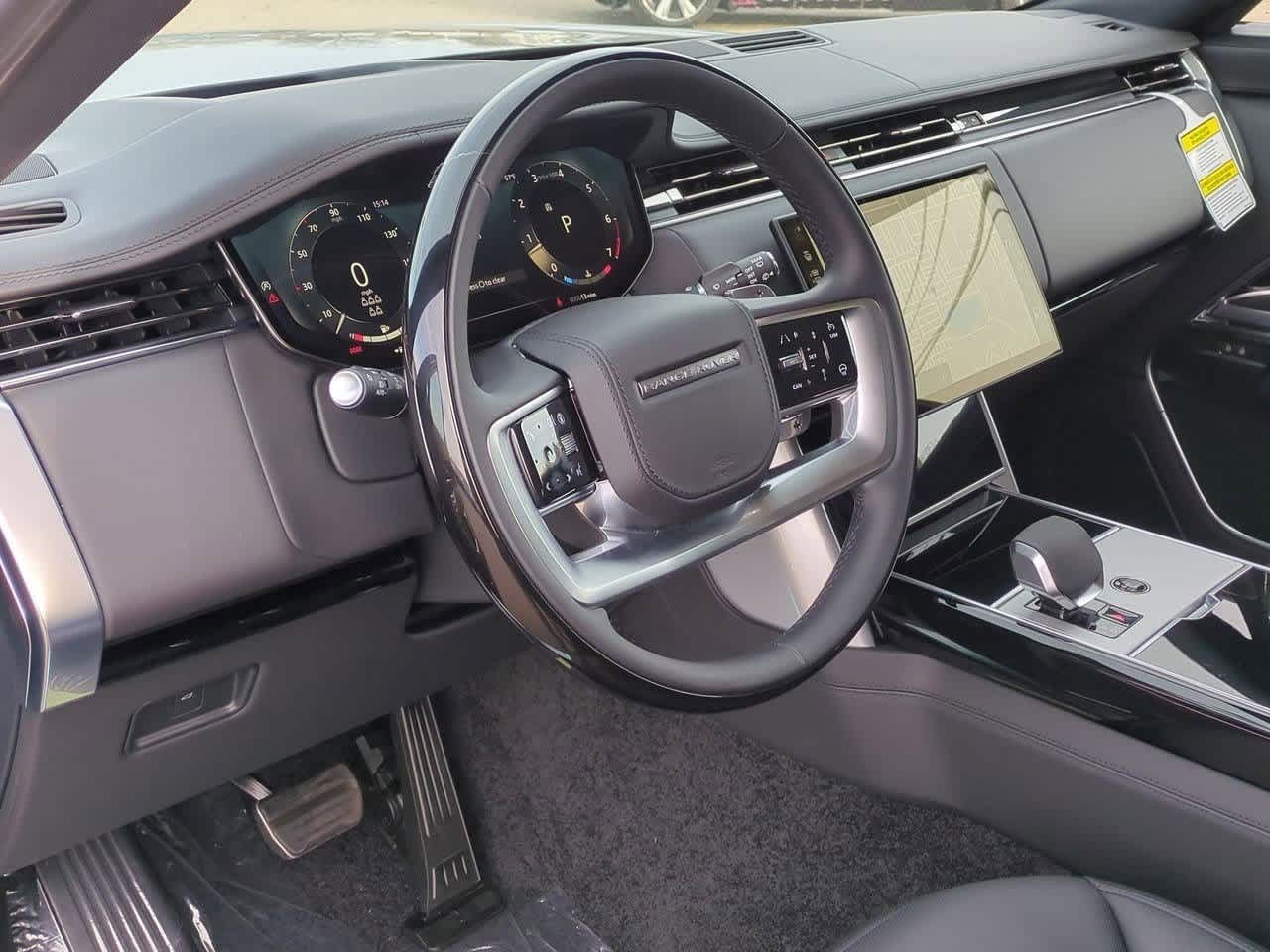 2025 Land Rover Range Rover SE photo 2