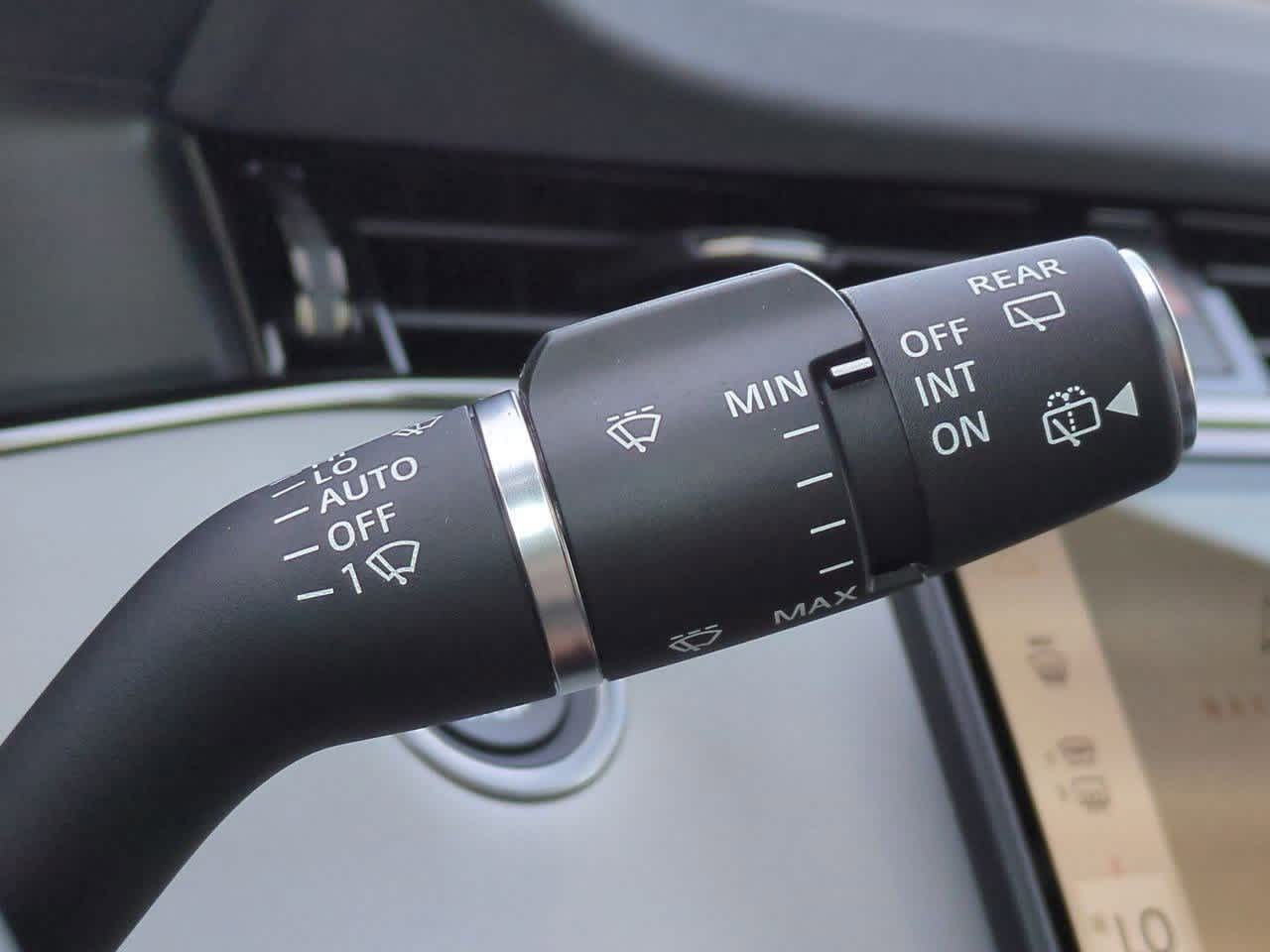 Thumbnail: 2025 Land Rover Range Rover Evoque - 25