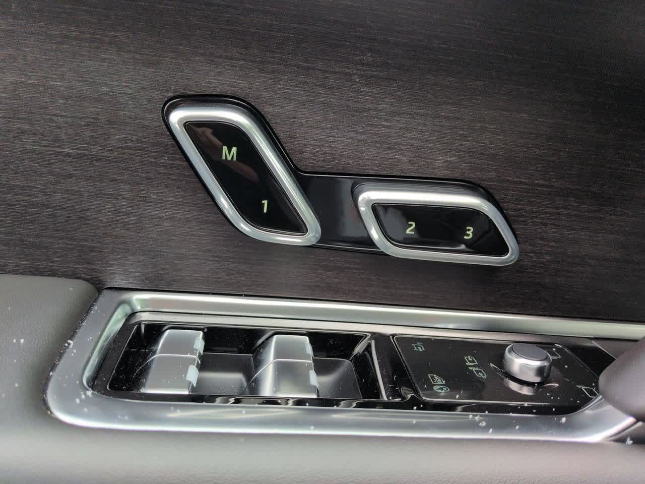 Thumbnail: 2026 Land Rover Range Rover - 17