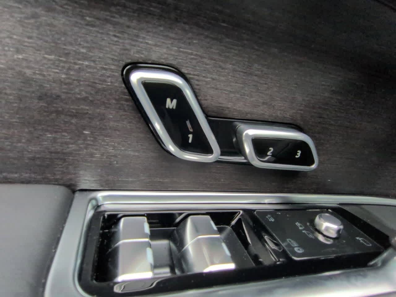 Thumbnail: 2026 Land Rover Range Rover - 17