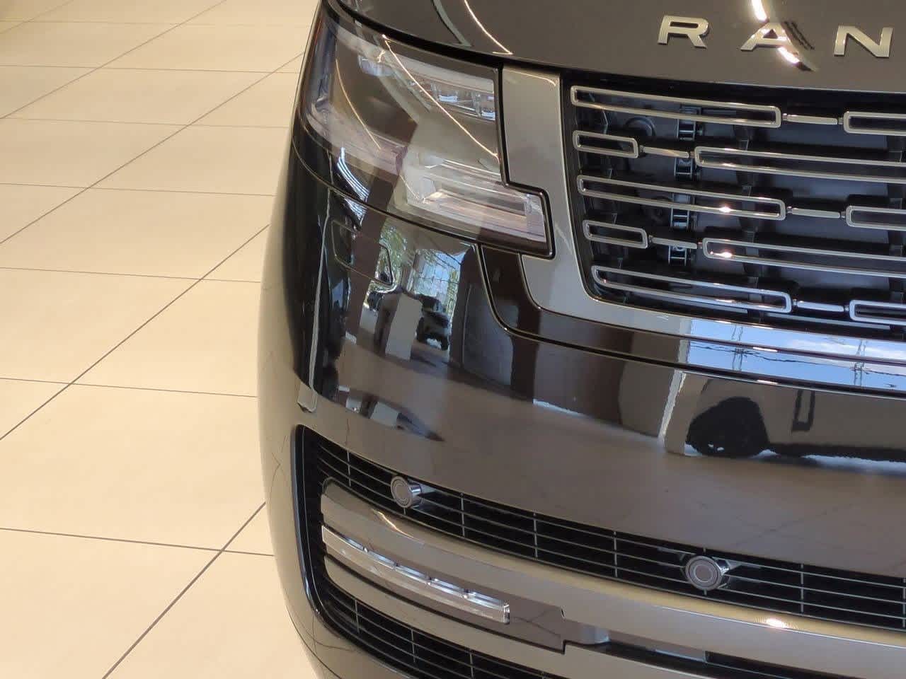 Thumbnail: 2025 Land Rover Range Rover - 10