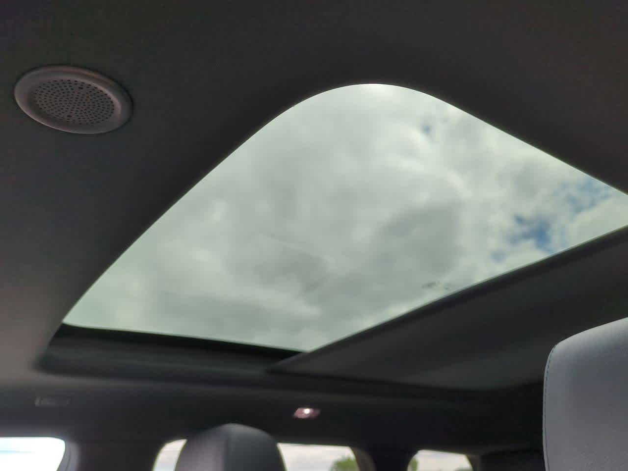 Thumbnail: 2025 Land Rover Range Rover Evoque - 19