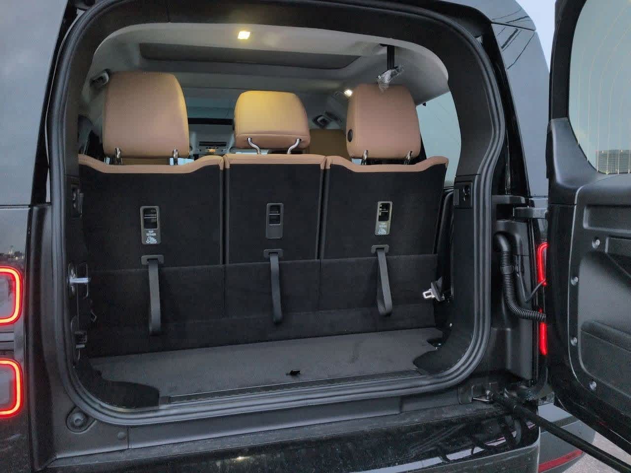 Thumbnail: 2025 Land Rover Defender - 37