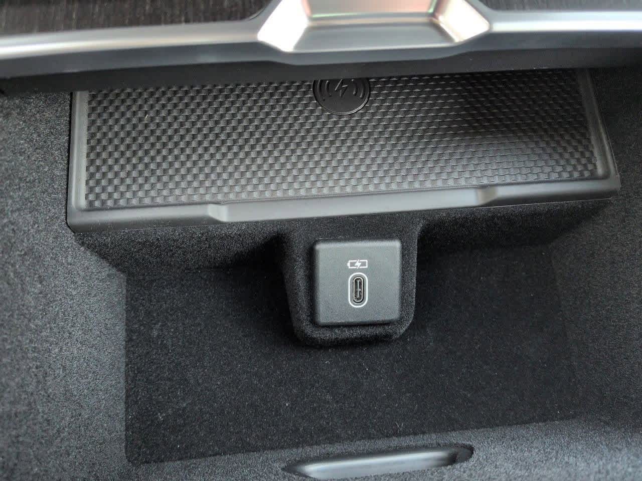 Thumbnail: 2026 Land Rover Range Rover - 32