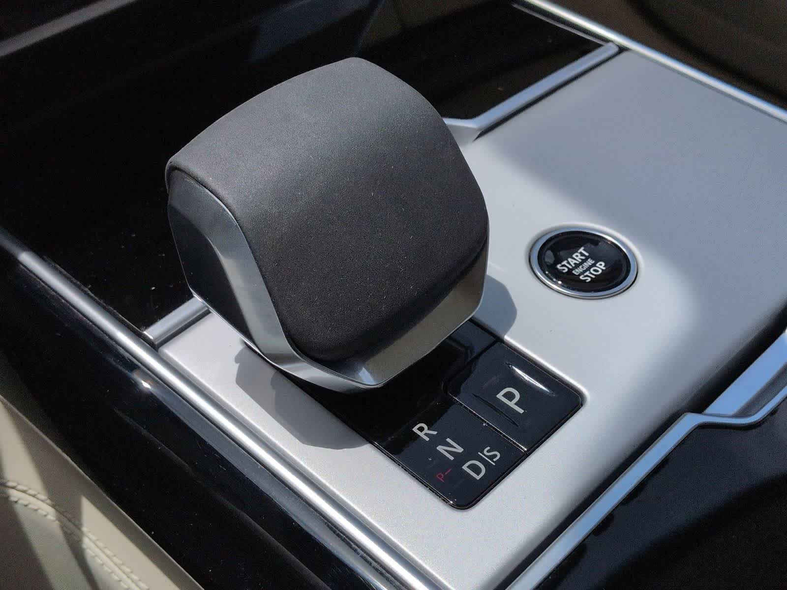 Thumbnail: 2025 Land Rover Range Rover - 32