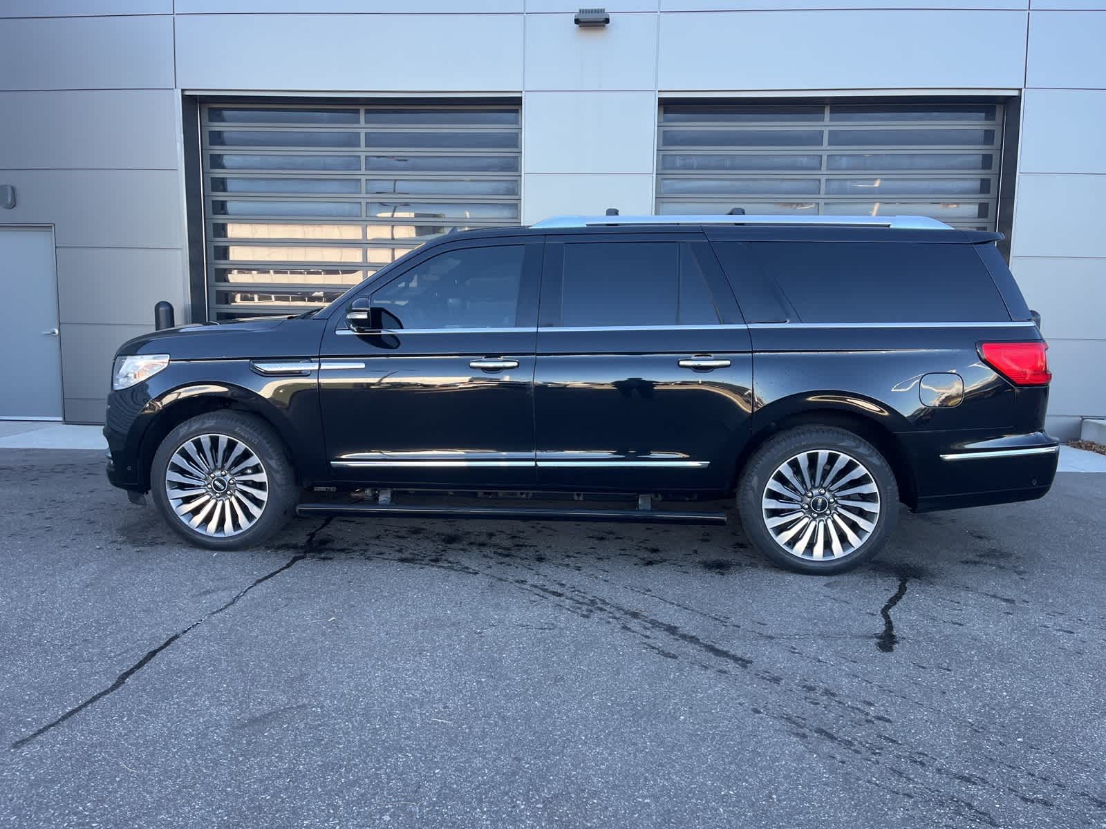 2019 Lincoln Navigator L Reserve photo 2