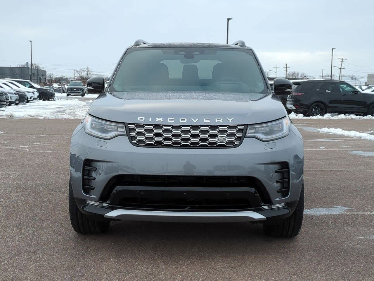 Thumbnail: 2026 Land Rover Discovery - 9