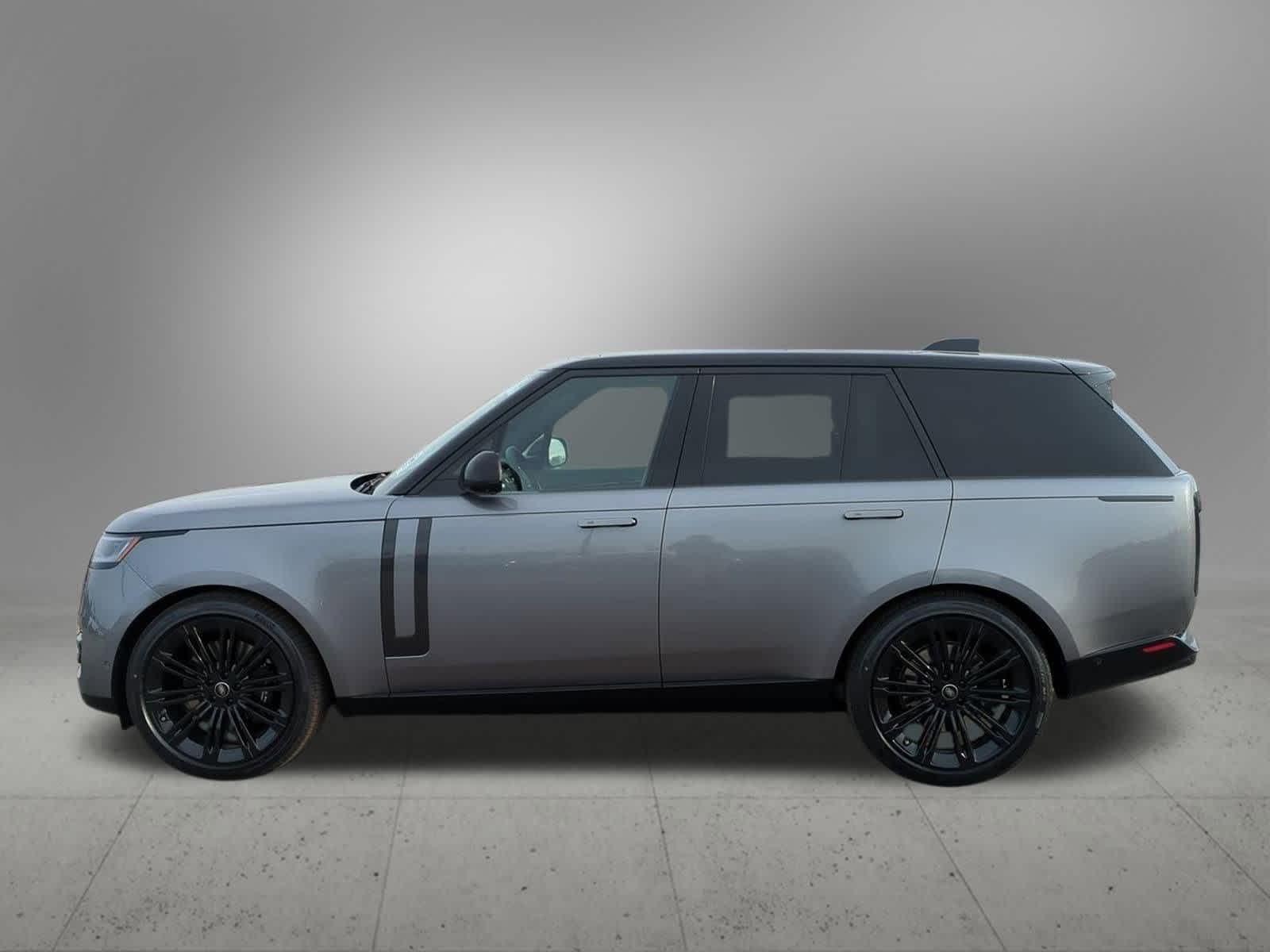 2025 Land Rover Range Rover SE photo 3