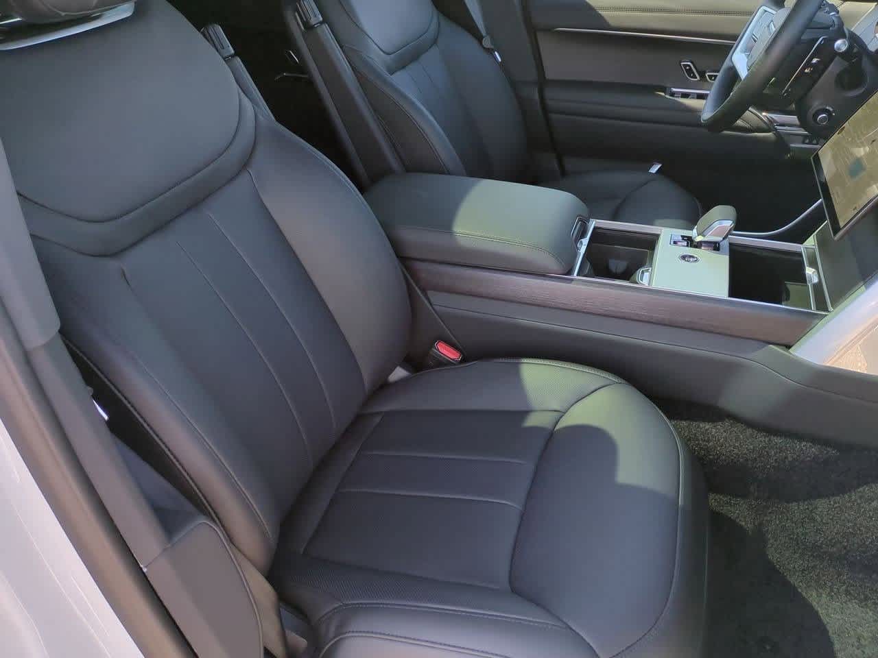Thumbnail: 2025 Land Rover Range Rover - 22