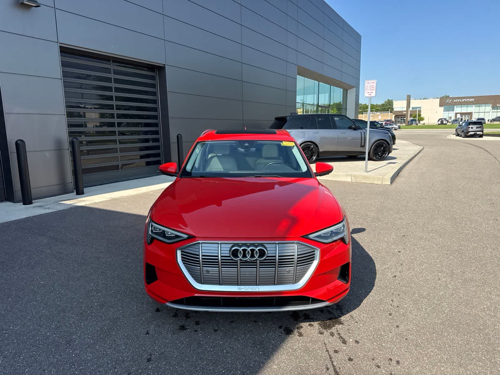 Thumbnail: 2019 Audi e-tron - 8
