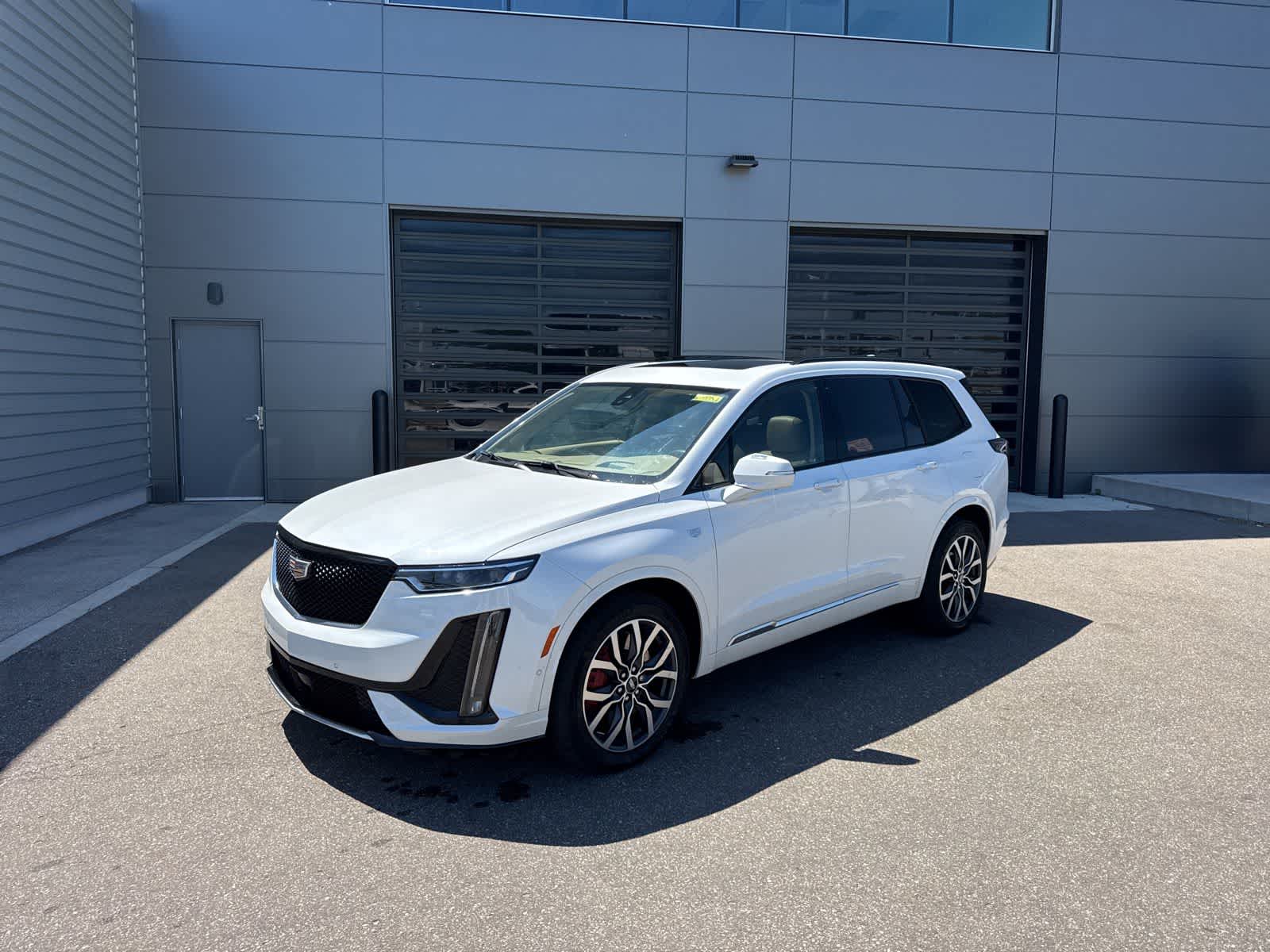 2022 Cadillac XT6's photo