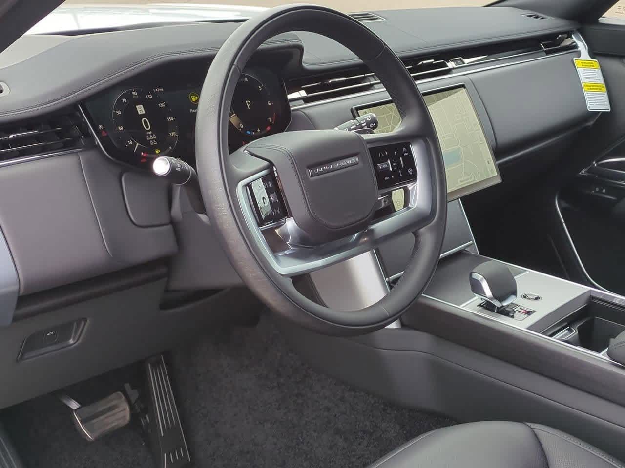 2025 Land Rover Range Rover SE photo 2