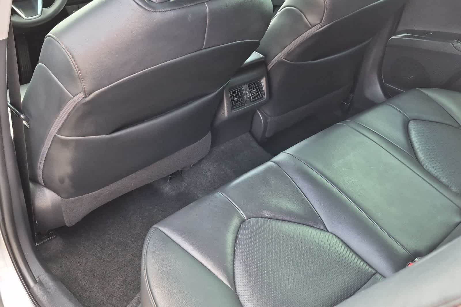 2020 Toyota Camry XLE - Photo 18