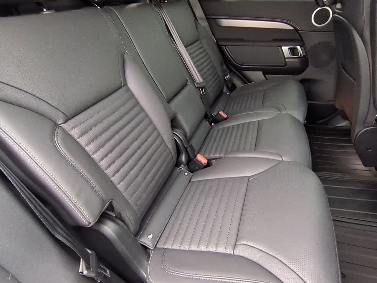 Thumbnail: 2026 Land Rover Discovery - 21