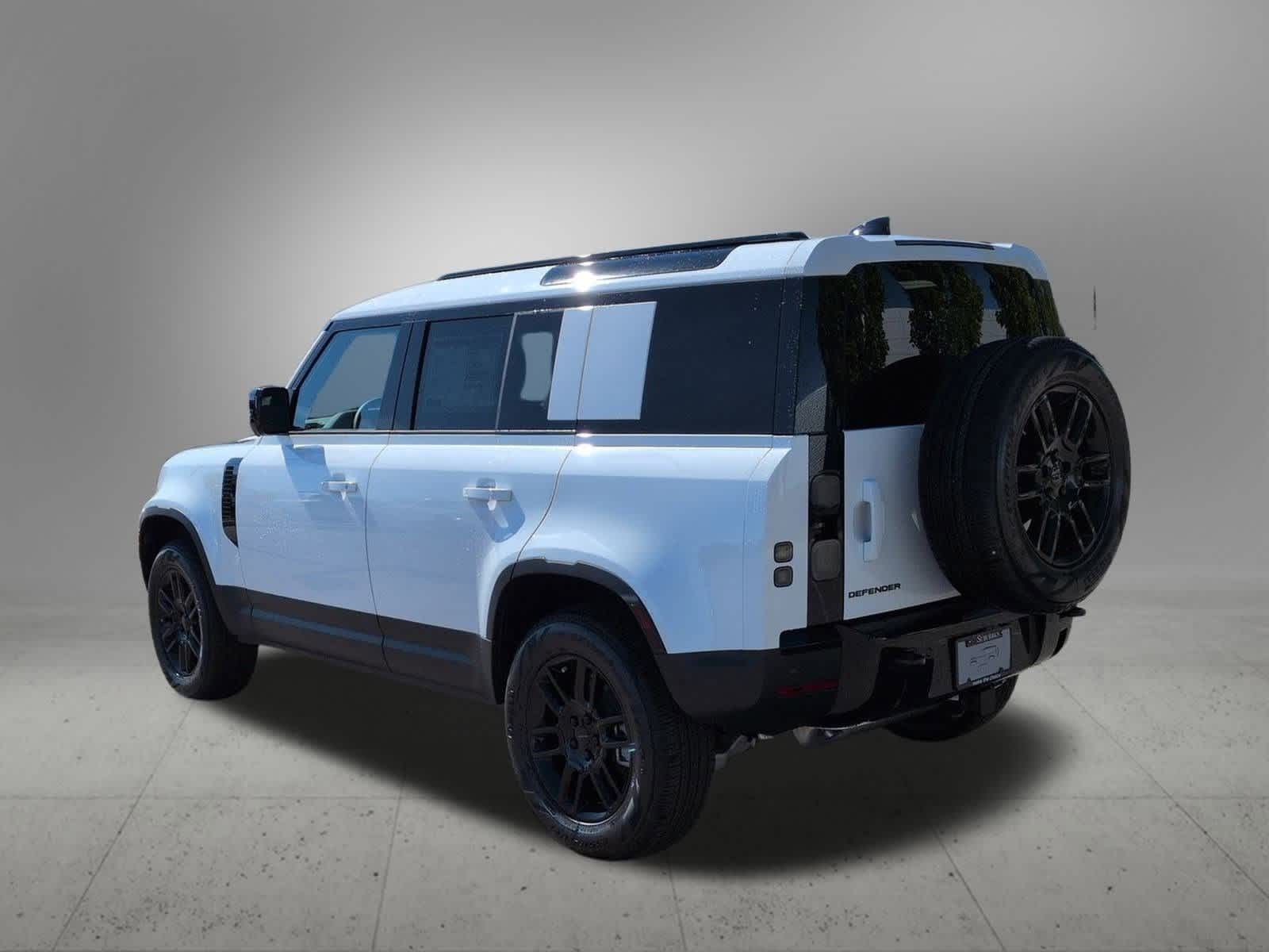 2026 Land Rover Defender 110 S photo 4