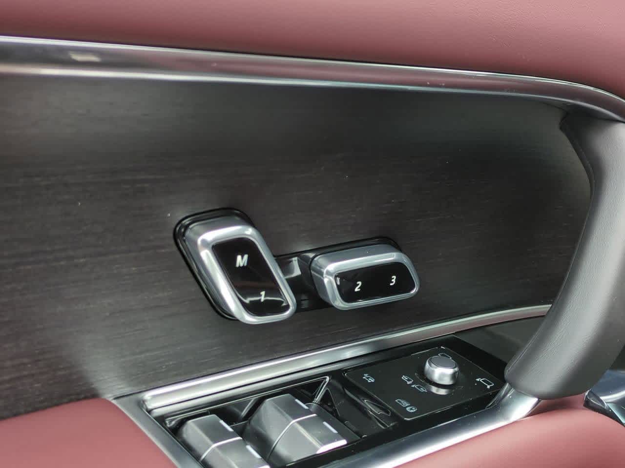 Thumbnail: 2026 Land Rover Range Rover - 17