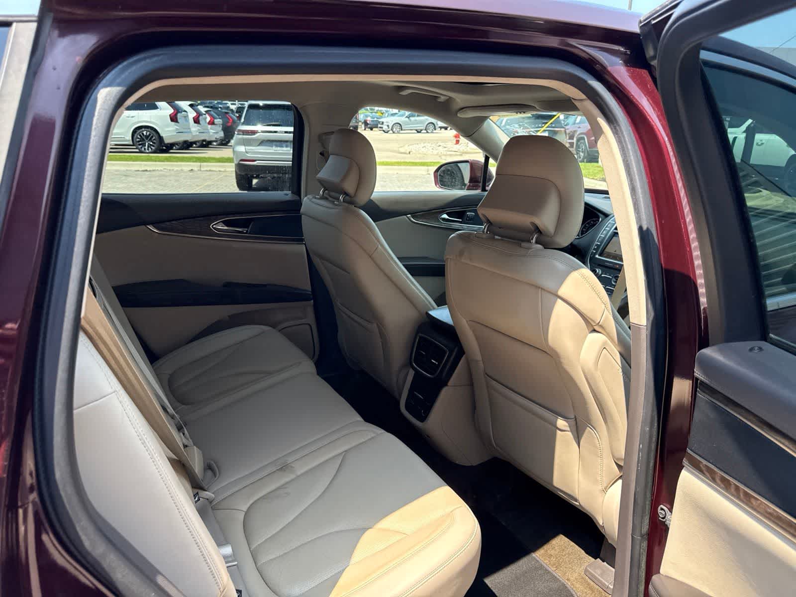 Thumbnail: 2017 Lincoln MKX - 11