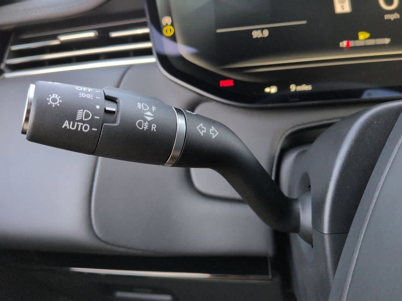 Thumbnail: 2026 Land Rover Range Rover Sport - 28