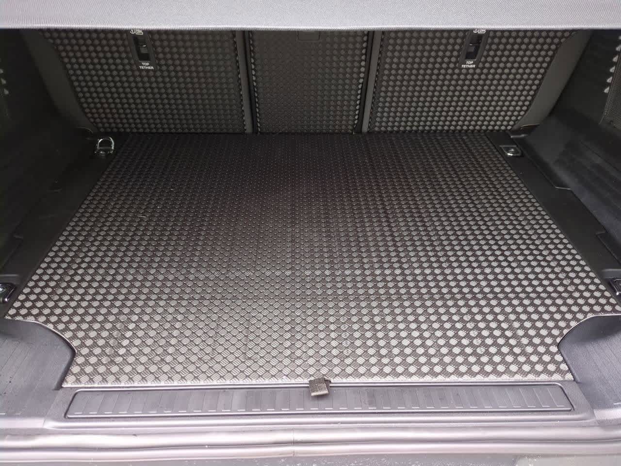 Thumbnail: 2026 Land Rover Defender - 36