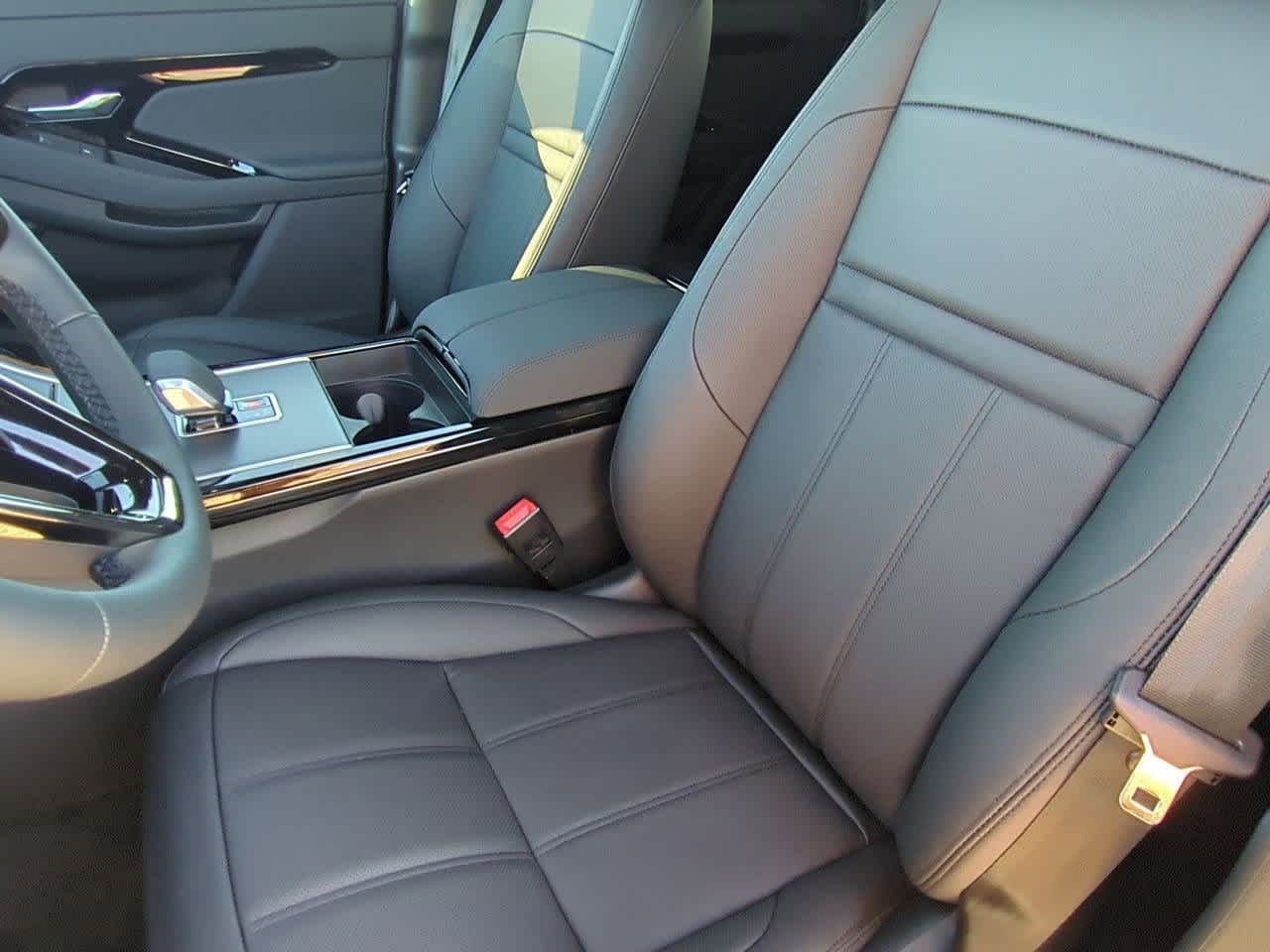 Thumbnail: 2026 Land Rover Range Rover Evoque - 13