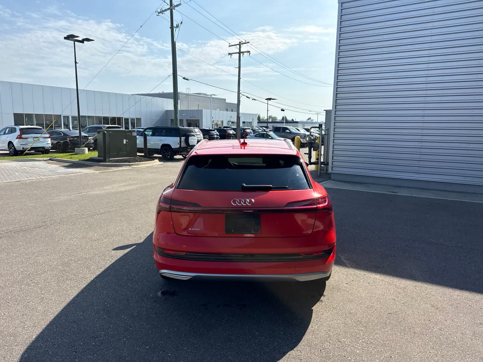 Thumbnail: 2019 Audi e-tron - 4