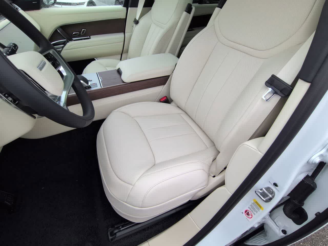 Thumbnail: 2026 Land Rover Range Rover - 16