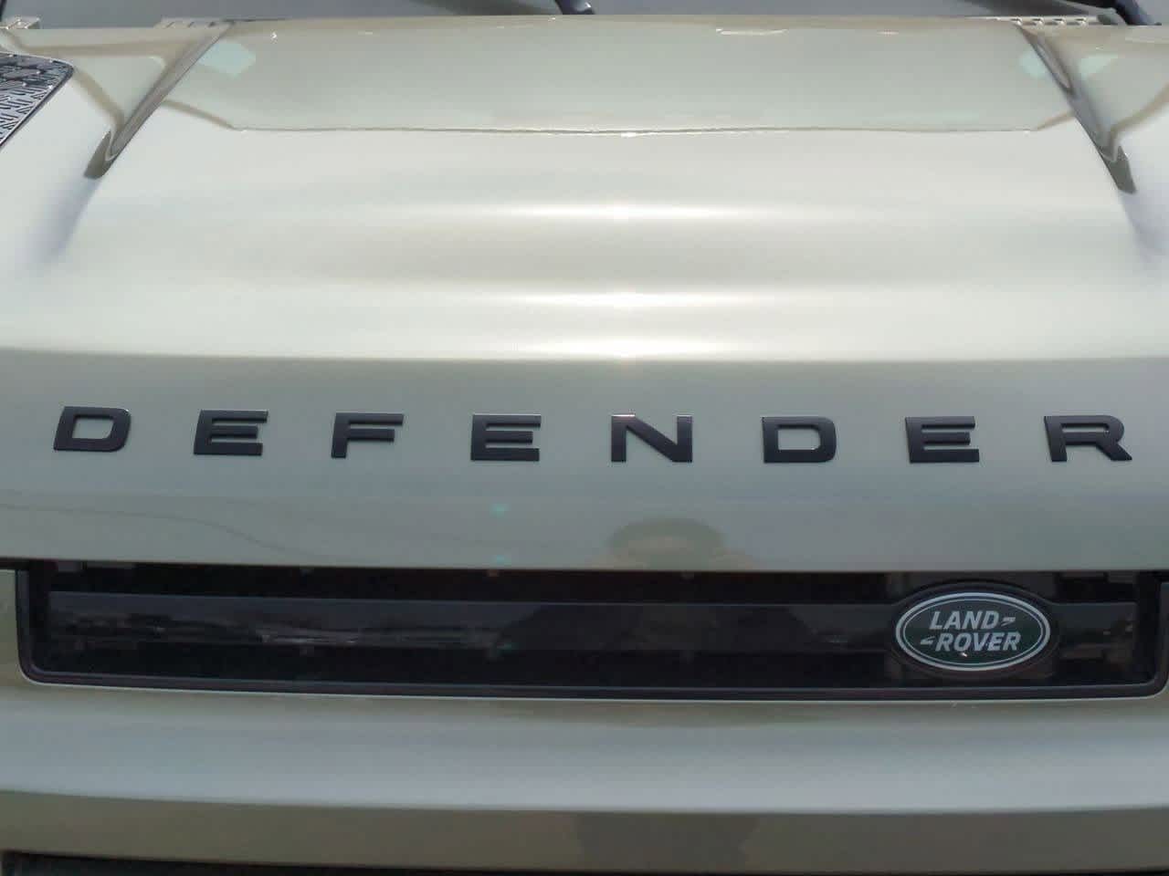 2025 Land Rover Defender 110 12