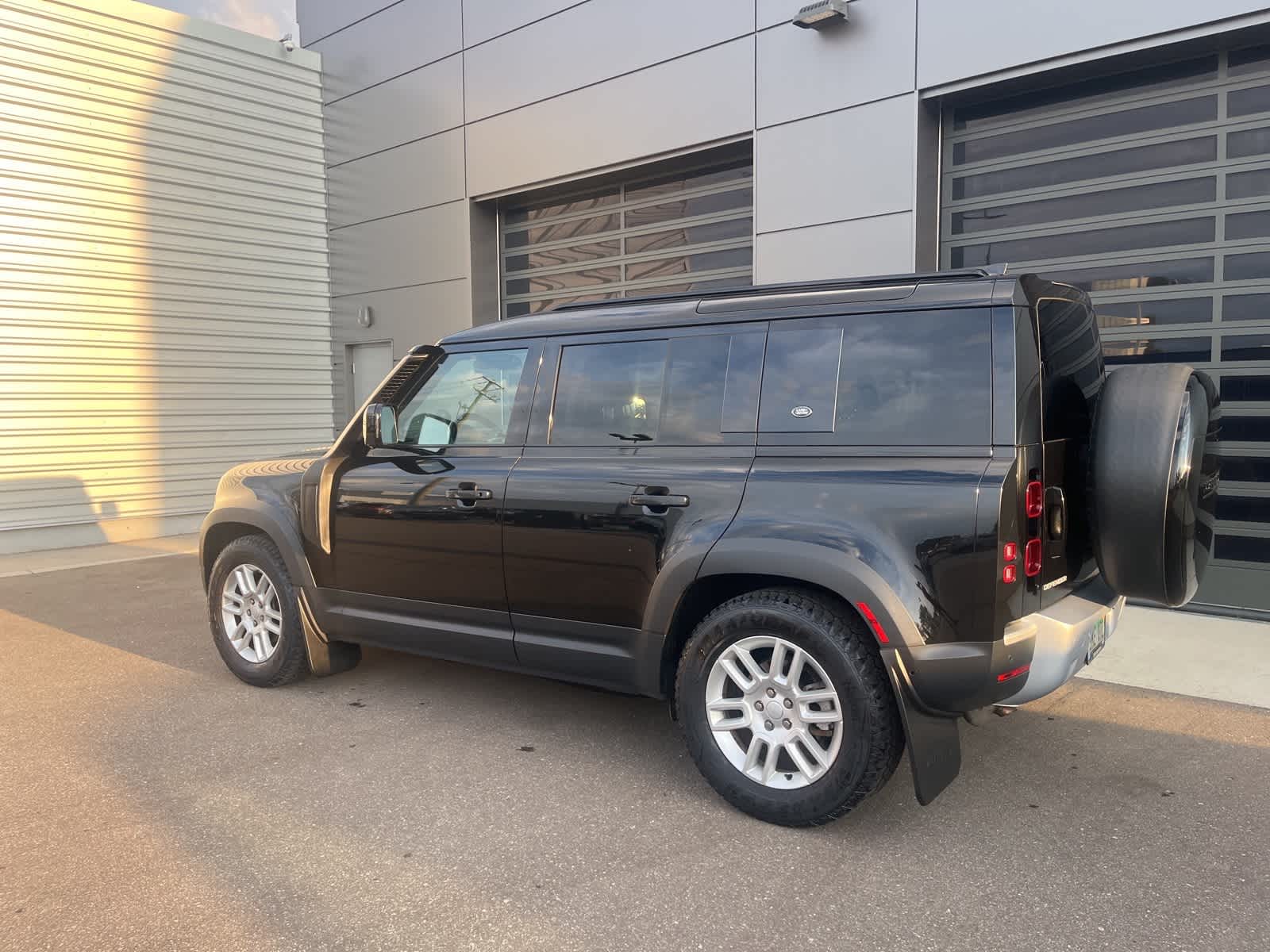 2023 Land Rover Defender 110 S photo 2