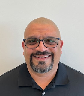 Staff member Moe Salha from ID_a89e2edbf887