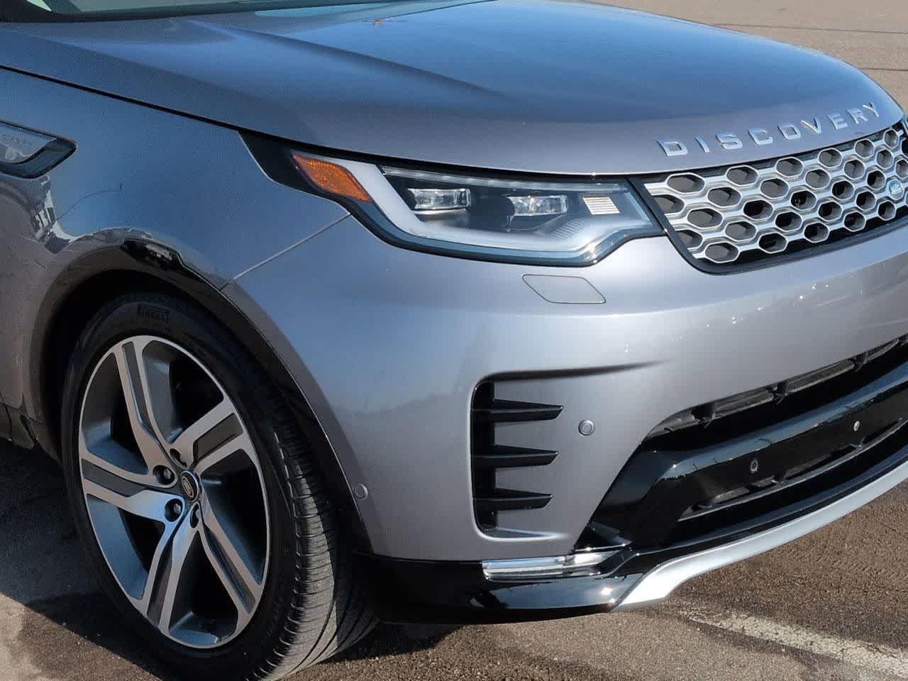 Thumbnail: 2025 Land Rover Discovery - 9