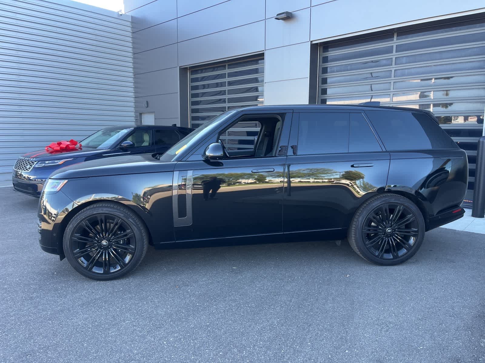 2024 Land Rover Range Rover SE photo 2