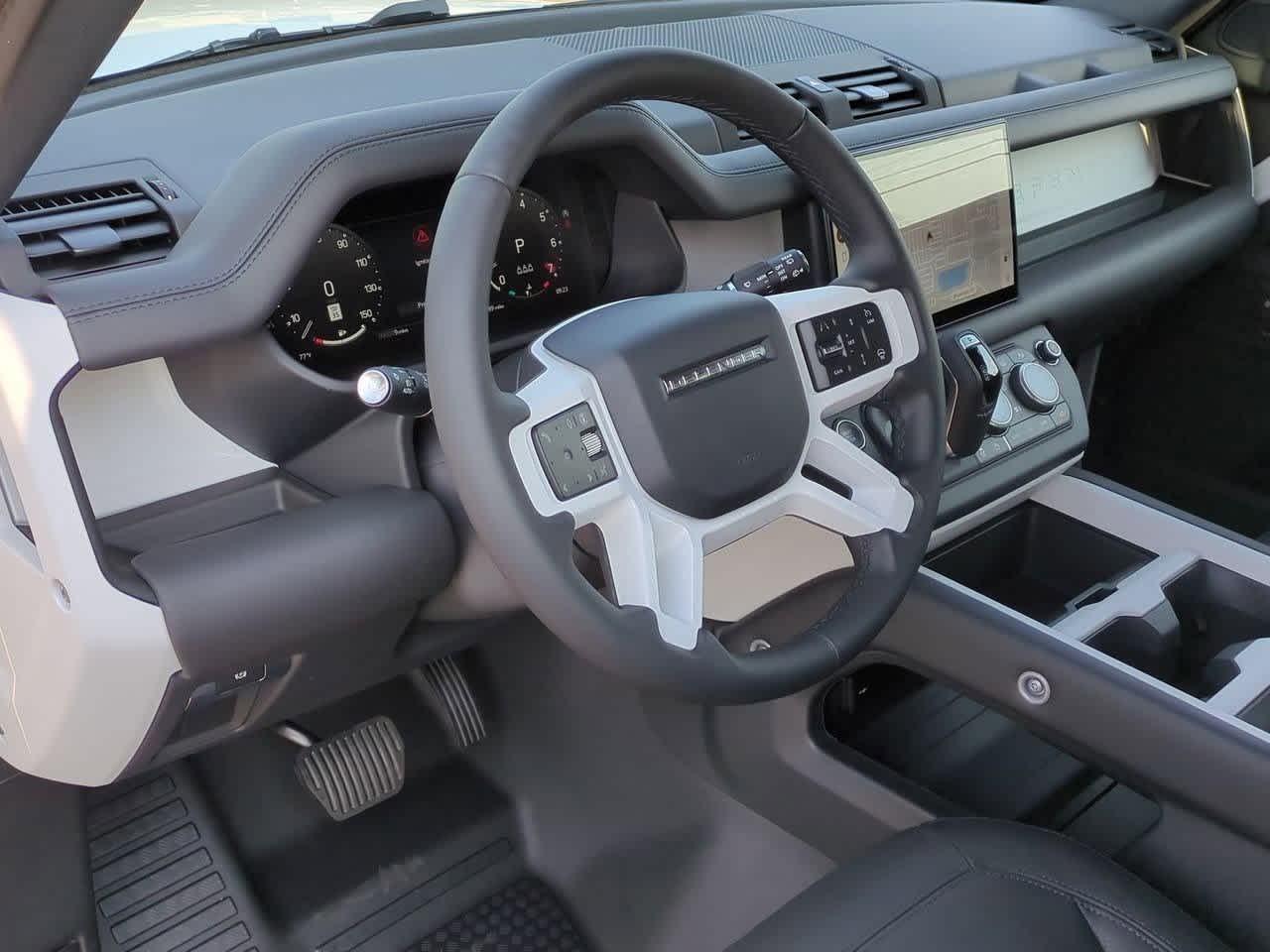 2025 Land Rover Defender 110 S photo 2