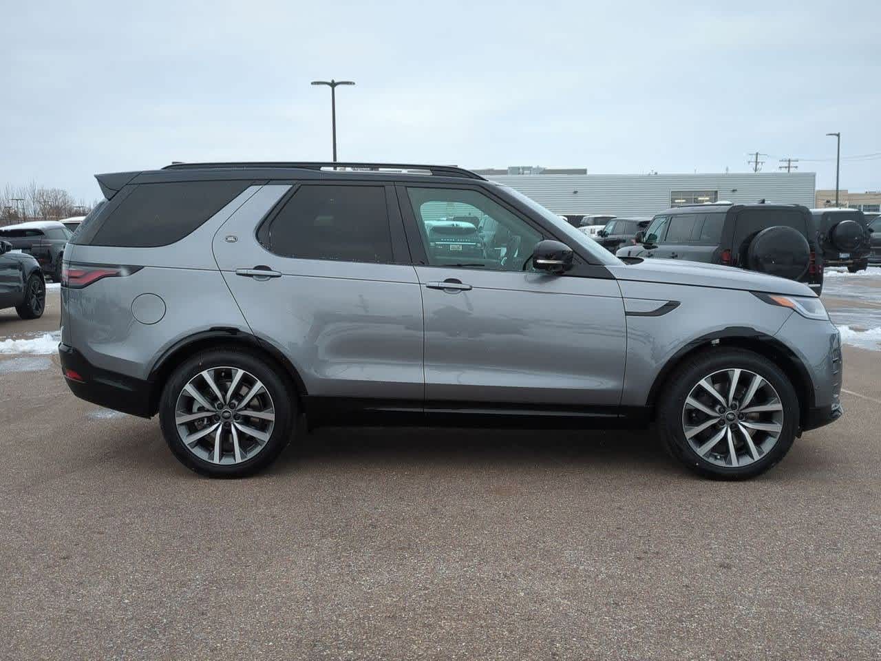 Thumbnail: 2026 Land Rover Discovery - 7