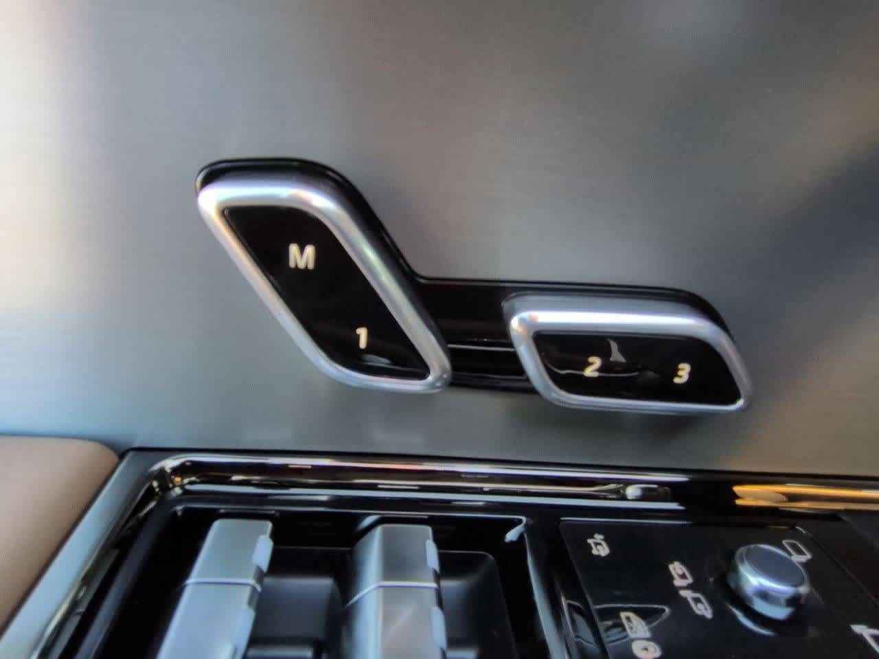 Thumbnail: 2025 Land Rover Range Rover Sport - 17